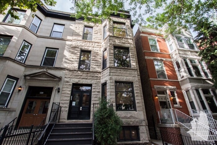Foto principal - 858 W Newport Ave