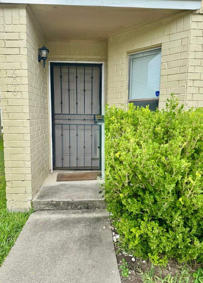 Foto del edificio - New Rental! 2-Story Townhome in Calallen –...