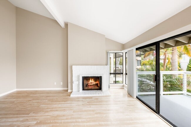 Building Photo - 4585 Cove Dr