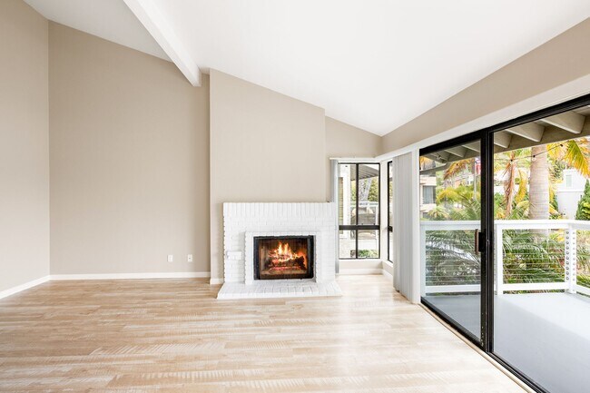 Foto del edificio - 4585 Cove Dr