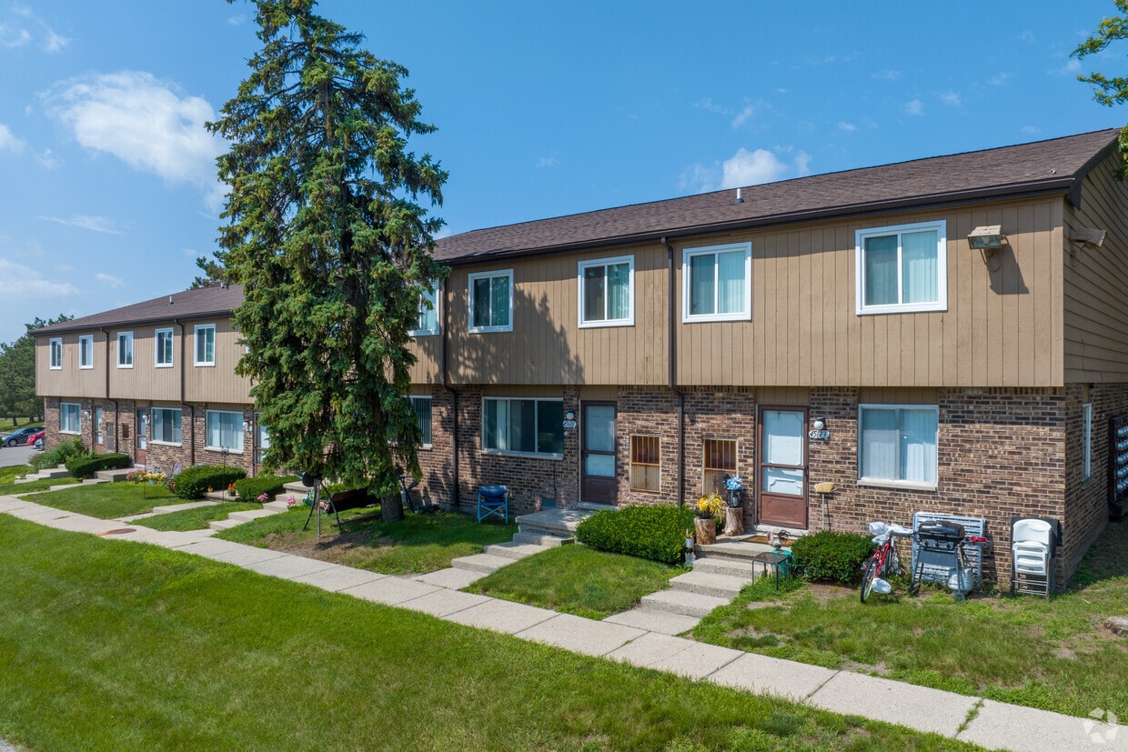 Shelby Oaks & Fox Lane Apartments Apartments in Shelby Township, MI