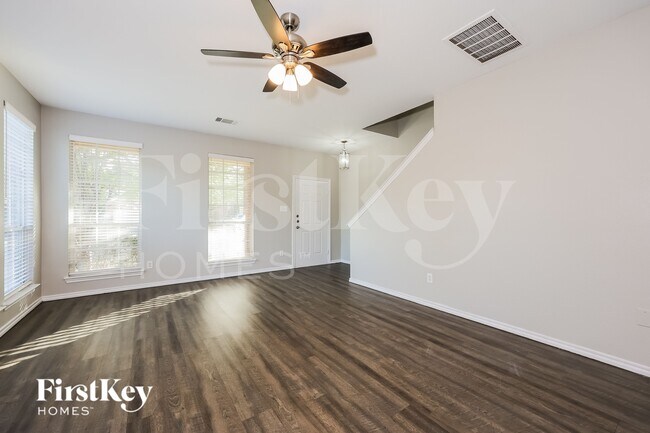 Foto del edificio - 7060 Chapelridge Dr
