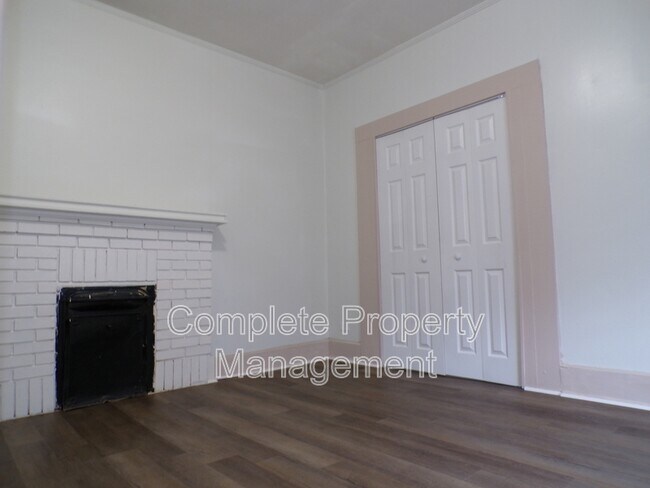 Building Photo - 4305 6th Ave S