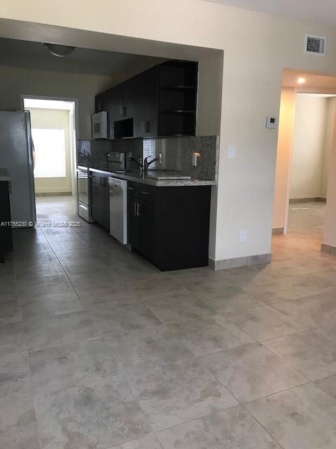 Building Photo - 3 bedroom in North miami Beach FL 33179
