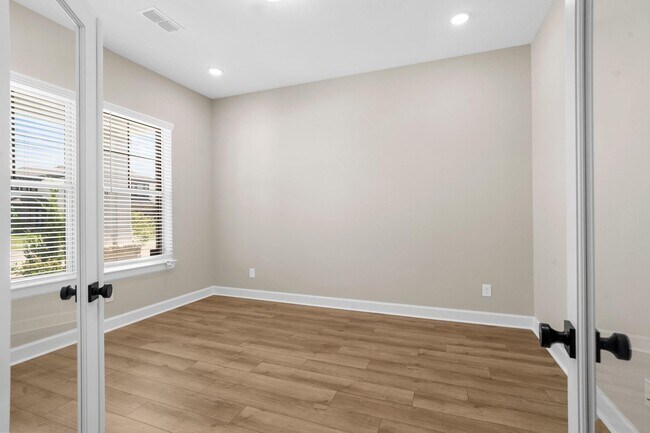Foto del edificio - 18303 Bluebird Br Ln