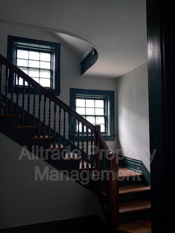 Building Photo - 422 Belgravia Ct