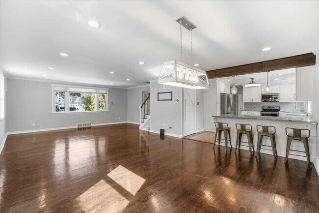 Building Photo - 36 Hasbrouck Dr