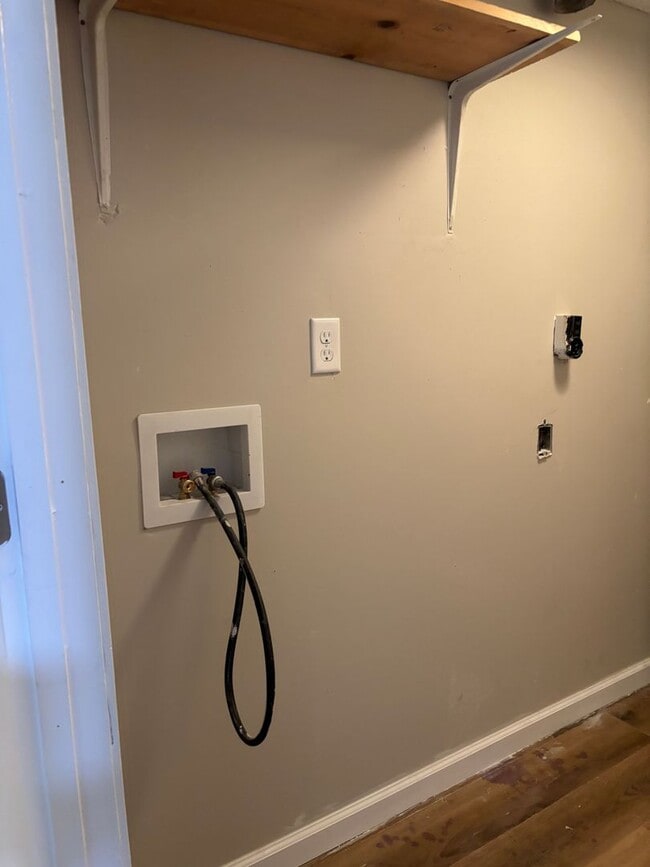 Building Photo - 713 N 6th St