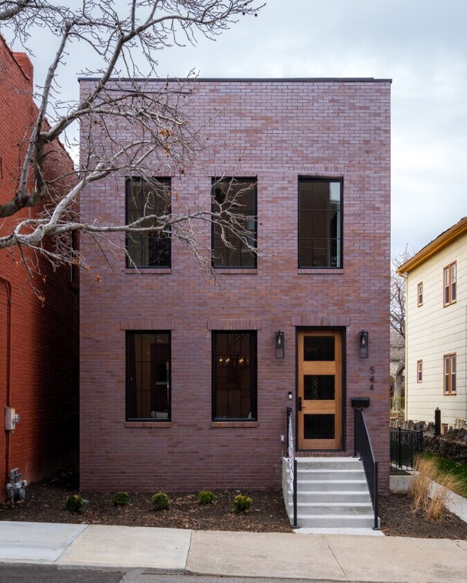 Primary Photo - 544 Harrison St