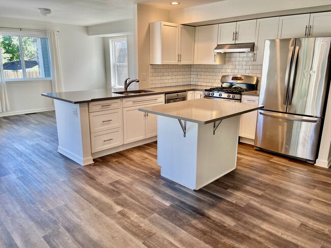 Building Photo - 4949 Tesla Cir