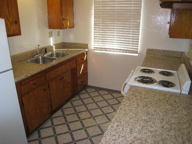 Foto del edificio - Twin Palms Apartments