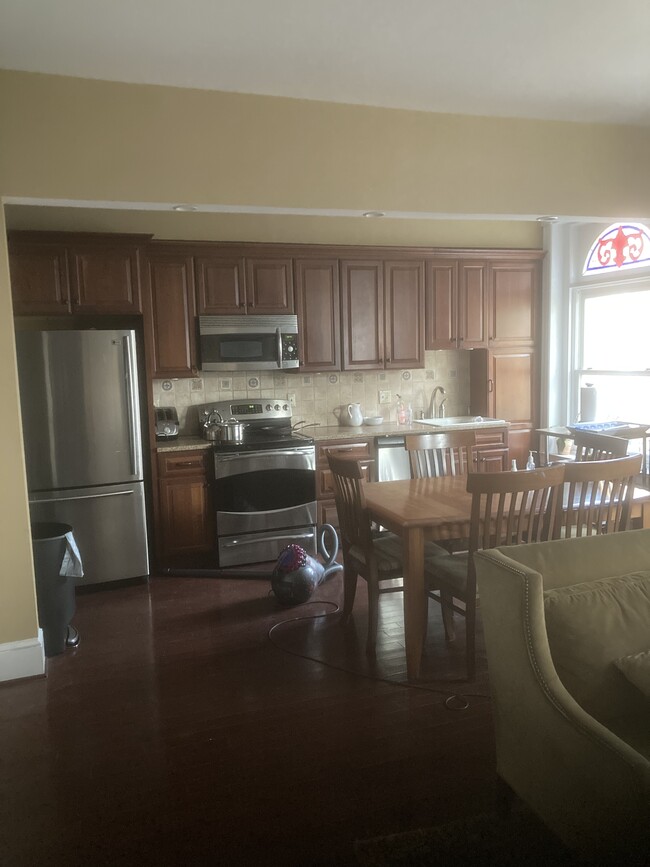 Kitchen area - 1708 R St NW