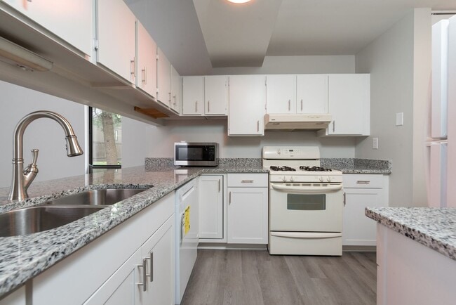 Building Photo - 11914 W. Briarpatch Drive is a charming 3 ...