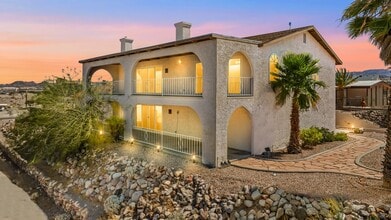 Building Photo - 3035 Rosewood Ave