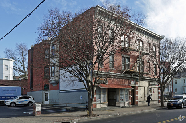 Foto del edificio - 199 Irving Ave