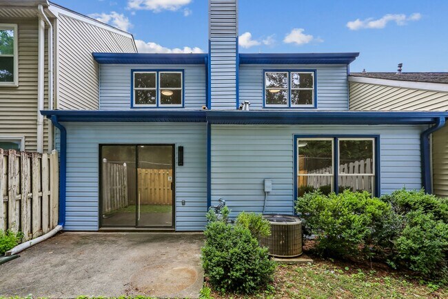 Foto del edificio - Bright and Gorgeous - Updated 3BR/2BA Townhome!