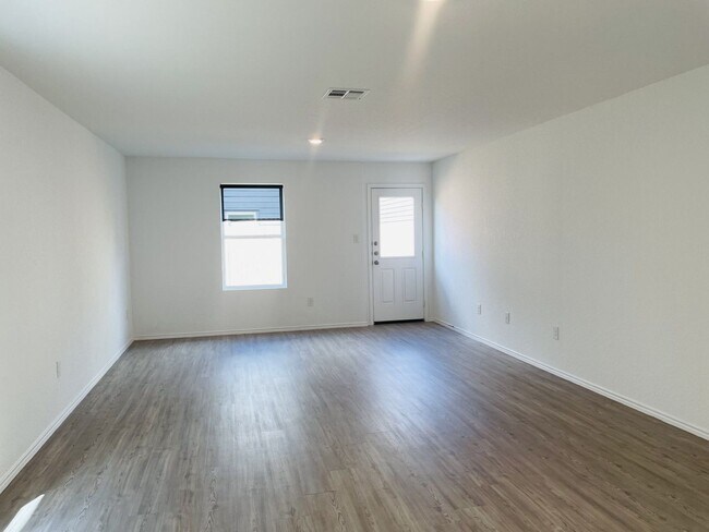 Foto del edificio - 7611 Parish Pl