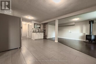 Building Photo - 723 Scottsdale Dr