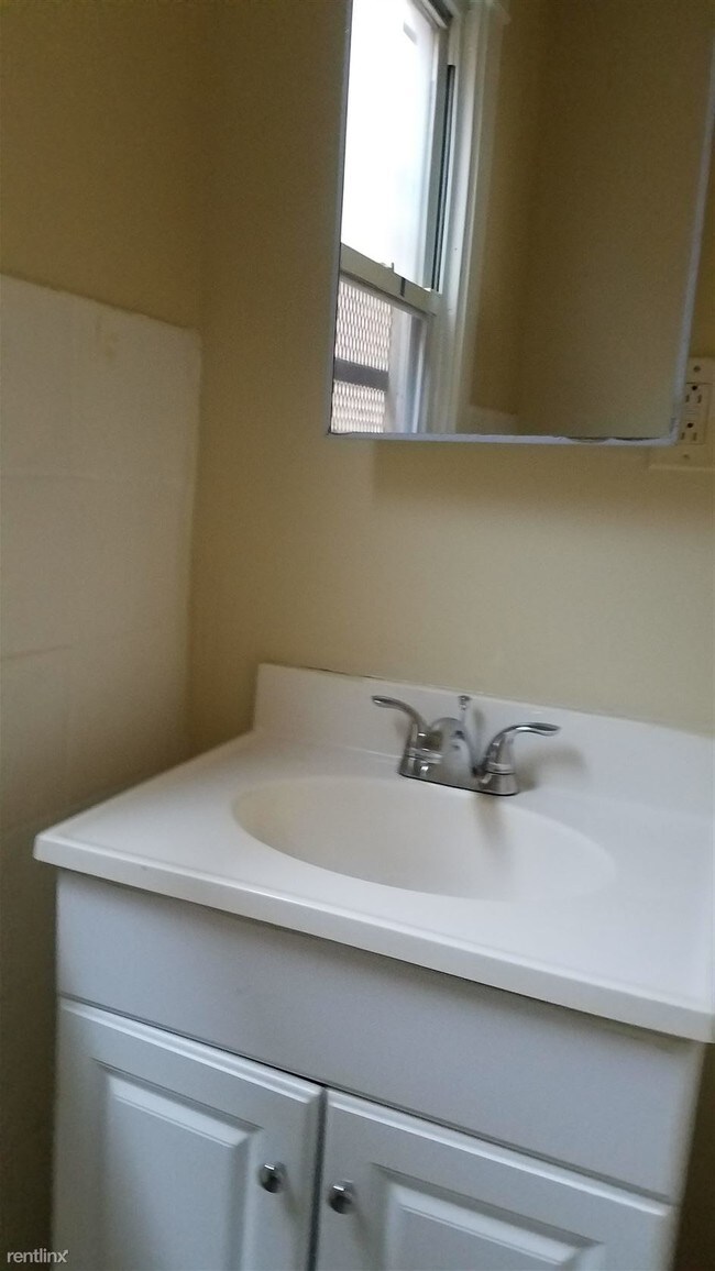 Building Photo - 2 br, 1 bath  - 536 Whalley Ave L