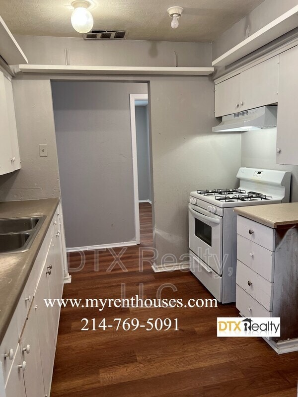 Building Photo - 4293 Leland College Dr