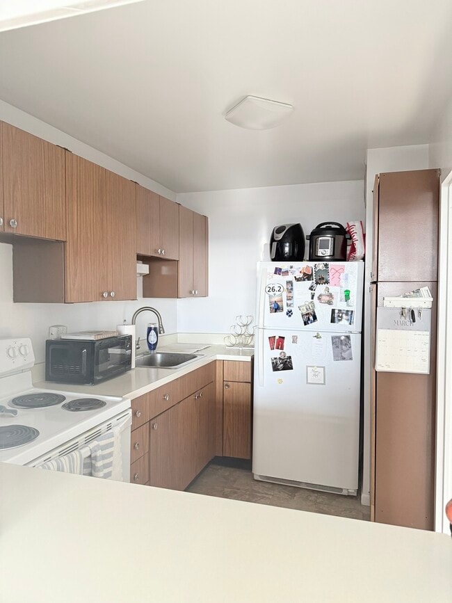 Building Photo - 1560 N Sandburg Terrace