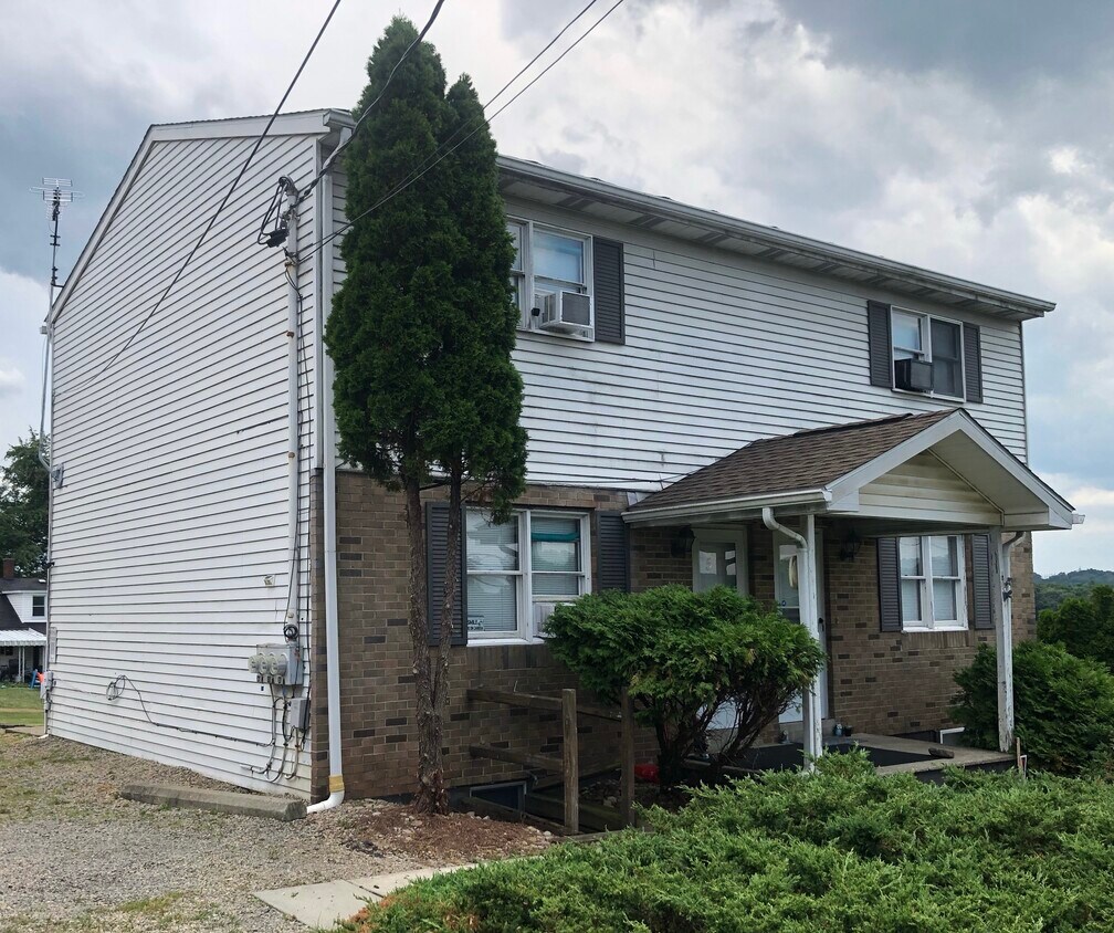 Front of building - 7 Red Barn Rd