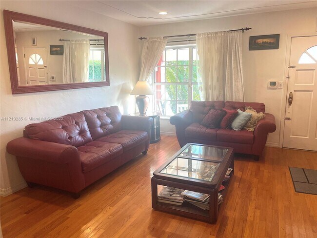 Foto del edificio - 1009 SW 24th Rd