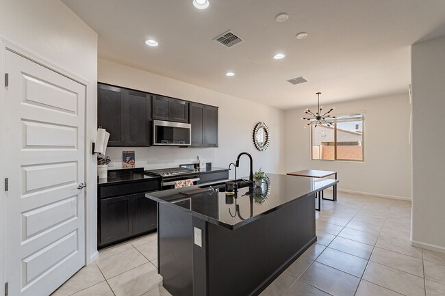 Building Photo - 9724 E Lynx Lk Trl