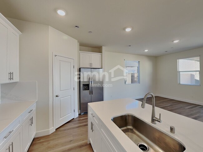 Building Photo - 150 Nico Azalea Ln