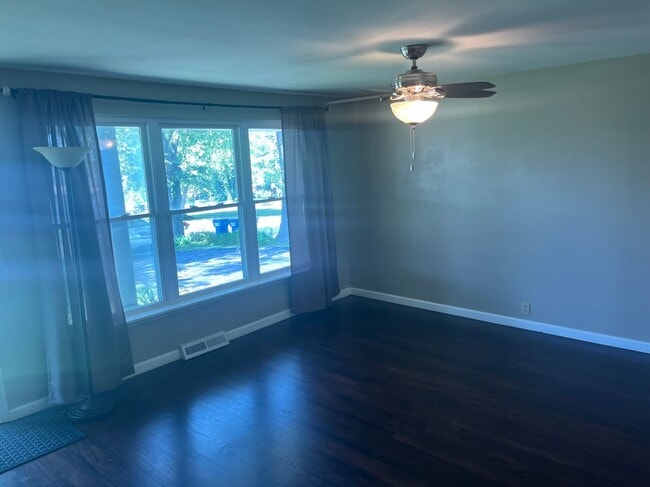 Building Photo - 130 Tulip Tree Dr