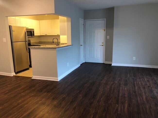 Building Photo - 20292 Beechwood Terrace