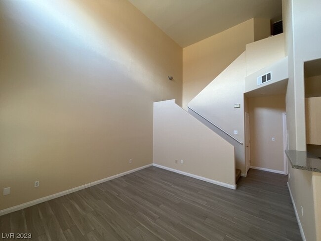 Building Photo - 4915 E Russell Rd