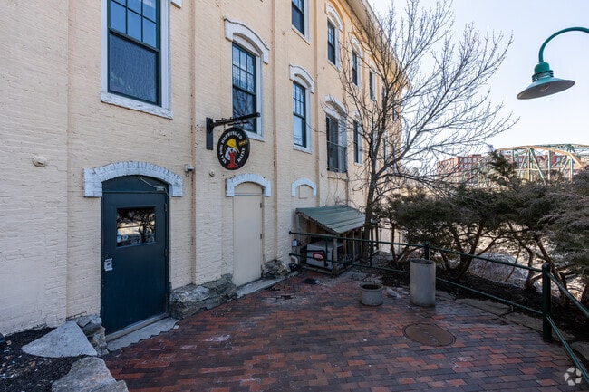 Exterior entrance to Sea Dog Brewing Co in Topsham.