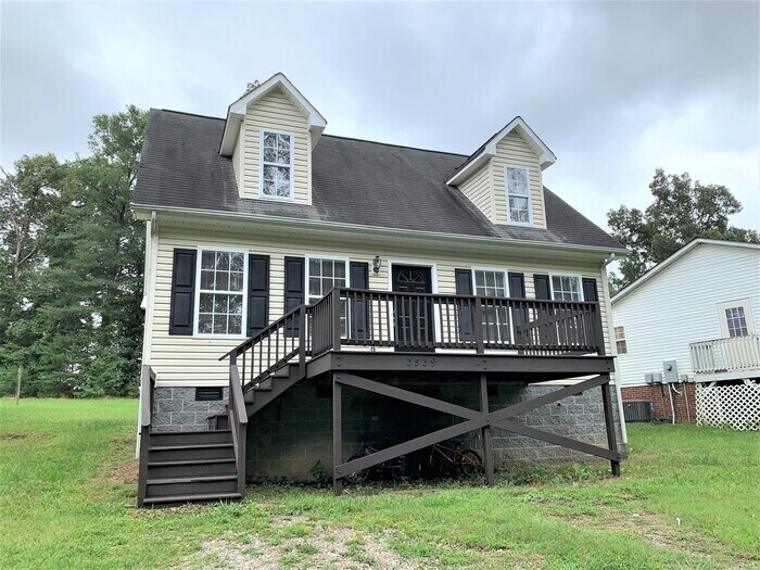 SW Two Story Home, Primary Bedroom Downs... House for Rent in