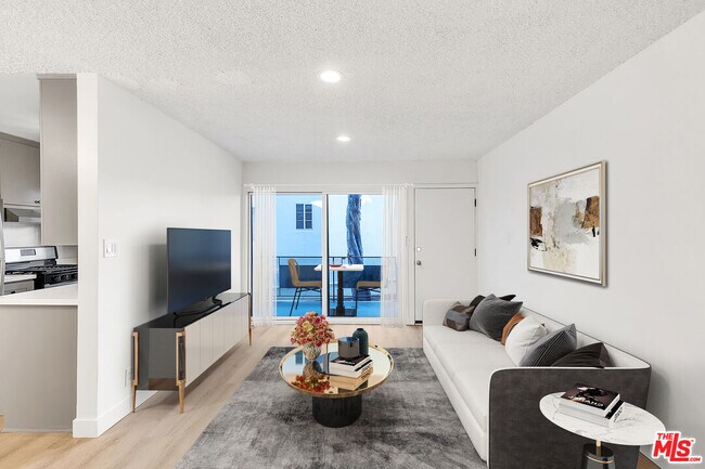 Foto del edificio - 4711 Beverly Blvd