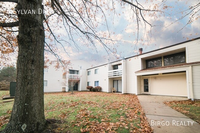 Foto del edificio - Warm up next to the fire in this 2 bedroom...