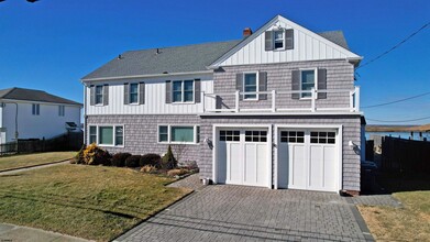 Building Photo - 2605 Bayshore Ave