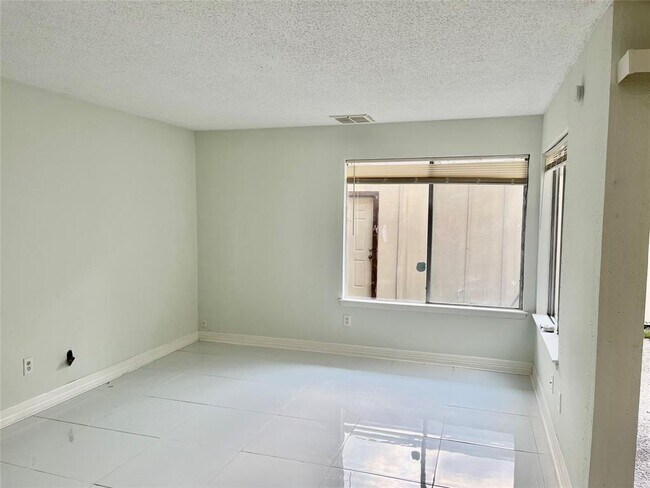 Foto del edificio - 12544 Wellington Park Dr