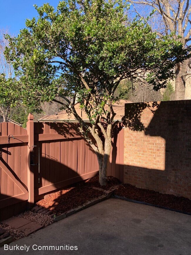 Building Photo - 3 br, 2.5 bath House - 4818-C Tower Rd