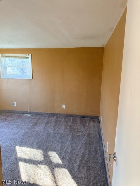 Building Photo - 2 Dennis Ct