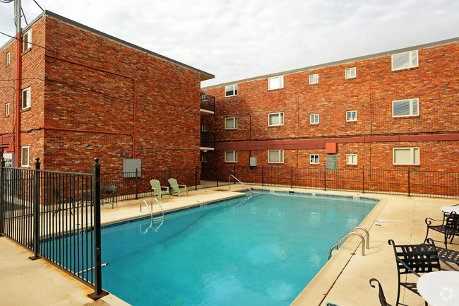 Building Photo - 2990 S Rhodes Cir