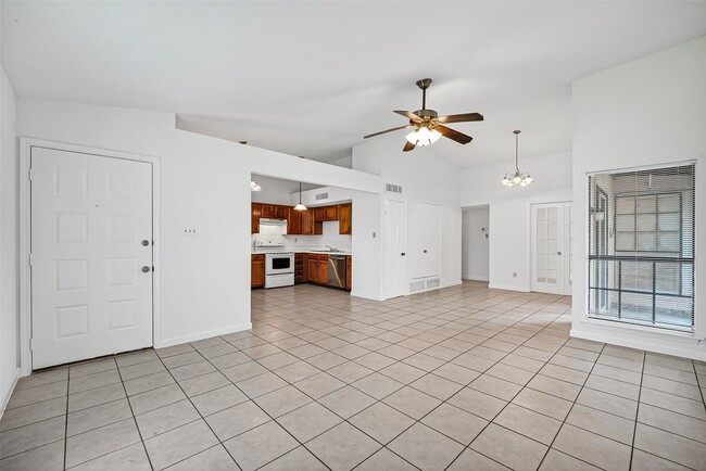 Foto del edificio - 14219 Dartwood Dr