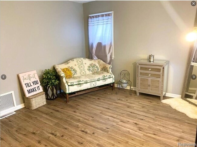 Foto del edificio - 11227 Packard Ave