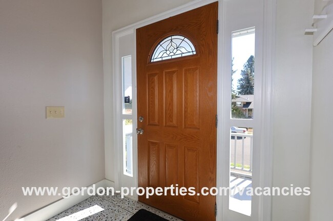 Foto del edificio - $2,495.00 - NE 27th St - Gresham 4 bedroom...