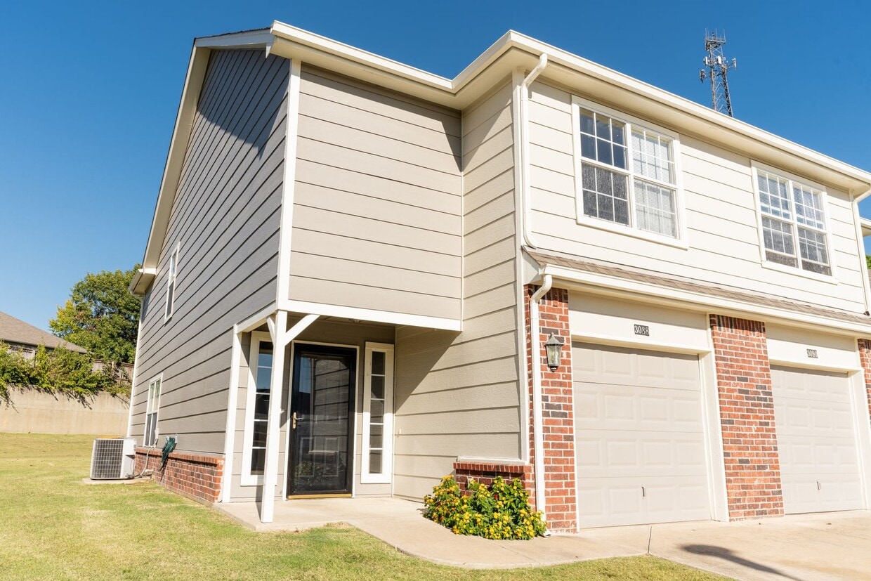 30163018 SS Unit 3016 SS Crestview, Catoosa, OK 74015 Room for