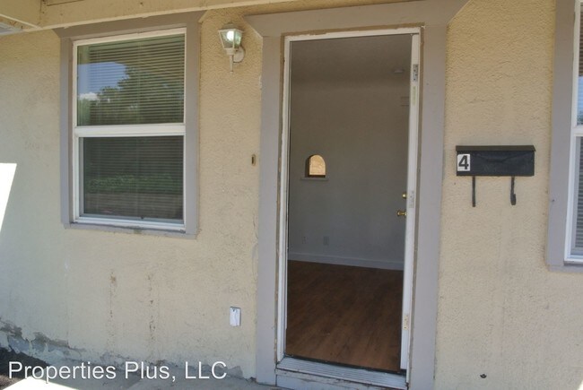 Building Photo - 412 S Lowell Blvd