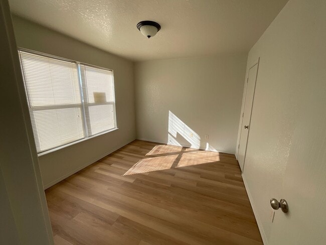 Building Photo - 5517 Del Creek Rd