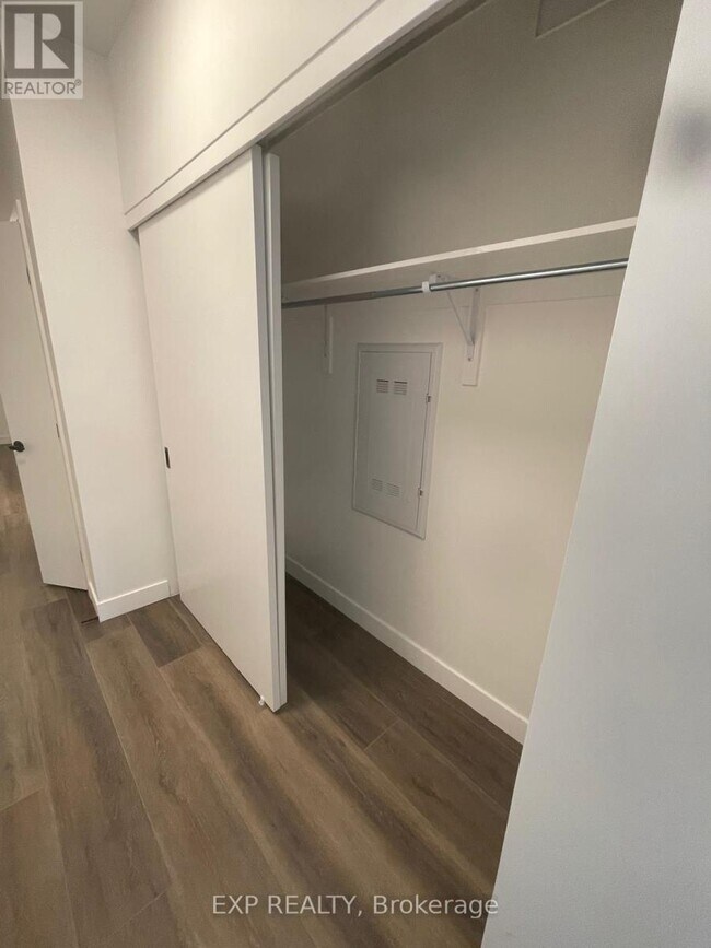 Photo du bâtiment - 1600 James Naismith Dr