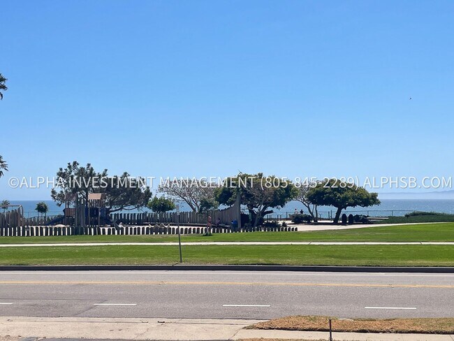 Foto del edificio - Charming 2-Bedroom Mesa Home with Ocean Vi...