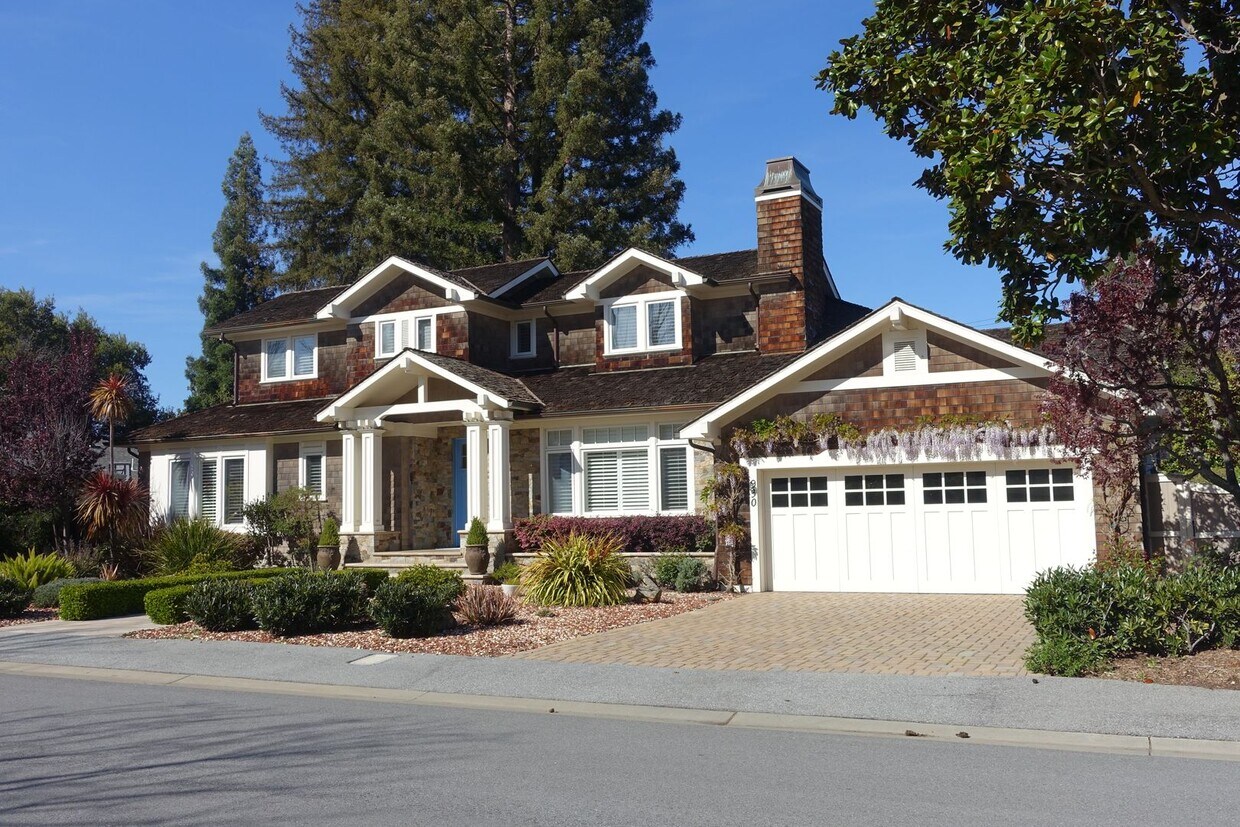 Primary Photo - Fabulous Spacious home, walk to downtown M...